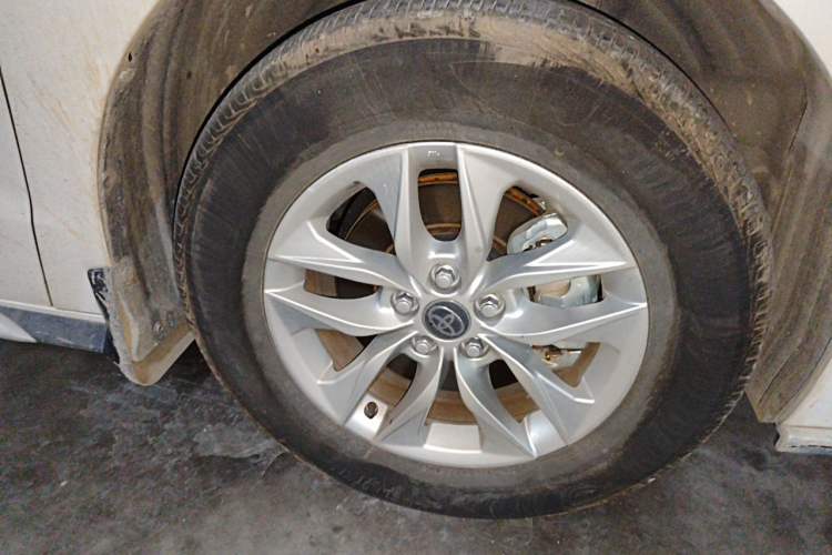 Used Toyota Granvia 2024 2.5L Hybrid Comfort Edition Right Front Wheel Hub