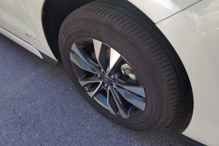 Used Toyota Granvia 2024 2.5L Hybrid Prestige PLUS Four-Wheel Drive Version Right Front Wheel Hub