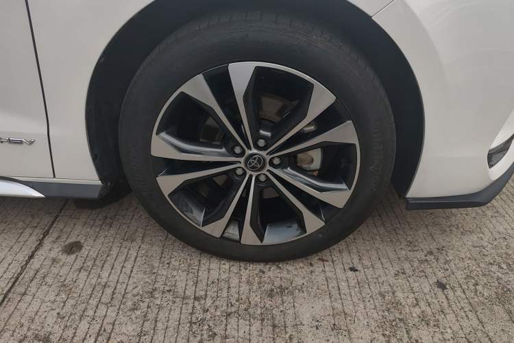 Used Toyota Granvia 2024 2.5L Hybrid Prestige ULTRA Edition Right Front Wheel Hub