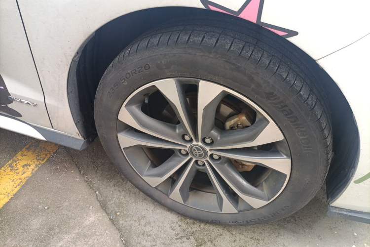 Used Toyota Granvia 2024 2.5L Hybrid Prestige PLUS Edition Right Front Wheel Hub