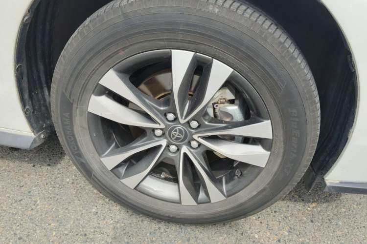 Used Toyota Granvia 2024 2.5L Hybrid Luxury Edition Right Front Wheel Hub