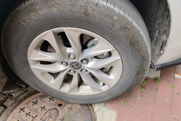 Used Toyota Granvia 2024 2.5L Hybrid Comfort Edition Right Front Wheel Hub