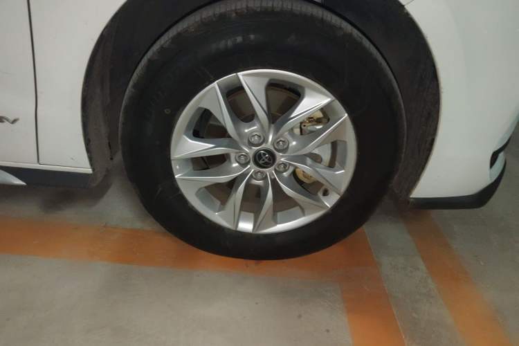 Used Toyota Granvia 2024 2.5L Hybrid Comfort Edition Right Front Wheel Hub