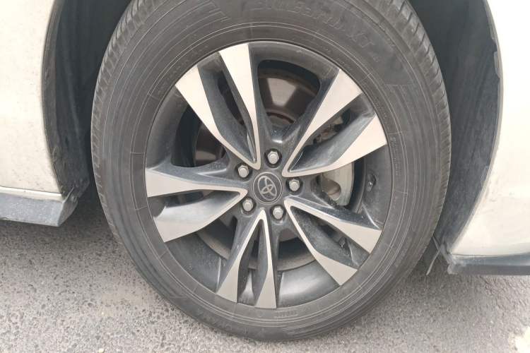 Used Toyota Granvia 2024 2.5L Hybrid Prestige PLUS Four-Wheel Drive Version Right Front Wheel Hub