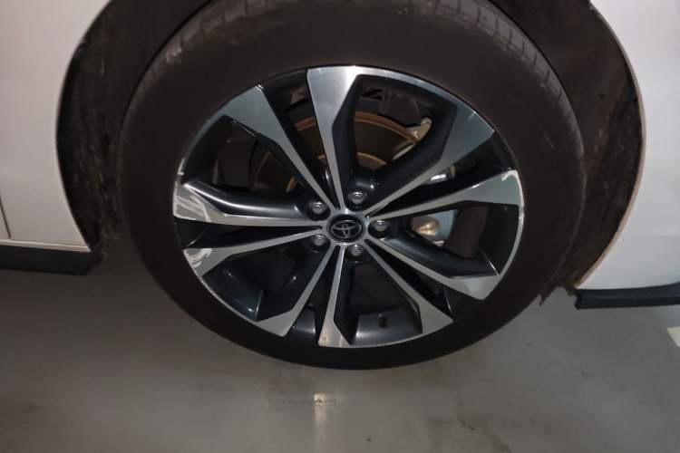 Used Toyota Granvia 2024 2.5L Hybrid Luxury Edition Right Front Wheel Hub