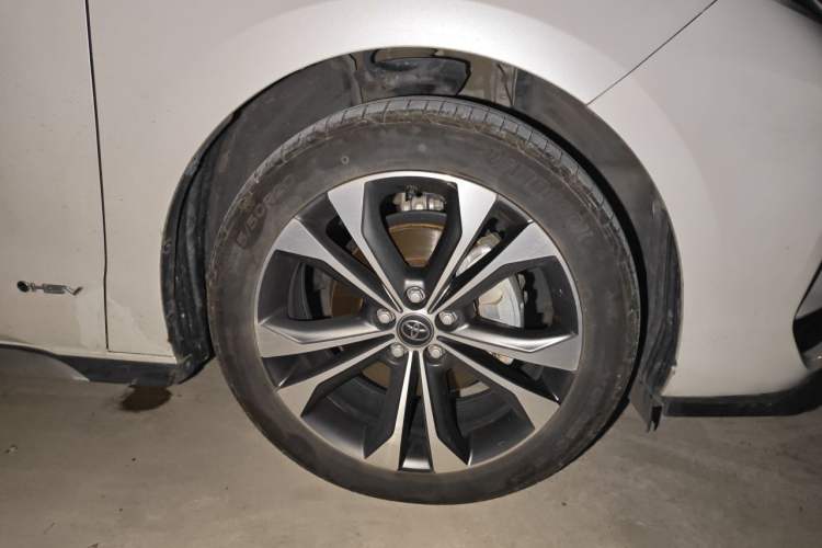 Used Toyota Granvia 2024 2.5L Hybrid Prestige PLUS Edition Right Front Wheel Hub