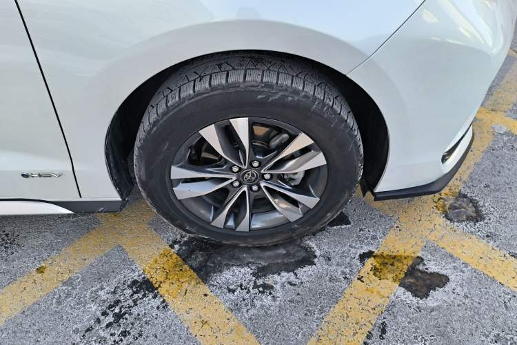 Used Toyota Granvia 2024 2.5L Hybrid Prestige PLUS Four-Wheel Drive Version Right Front Wheel Hub