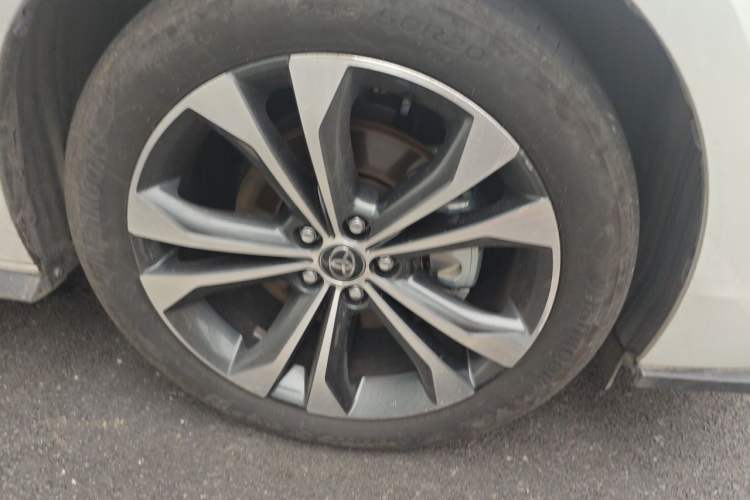Used Toyota Granvia 2024 2.5L Hybrid Prestige ULTRA Edition Right Front Wheel Hub