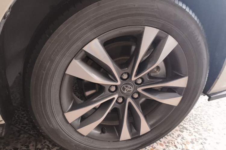 Used Toyota Granvia 2024 2.5L Hybrid Prestige PLUS Four-Wheel Drive Version Right Front Wheel Hub