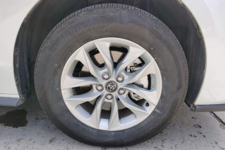 Used Toyota Granvia 2024 2.5L Hybrid Comfort Edition Right Front Wheel Hub