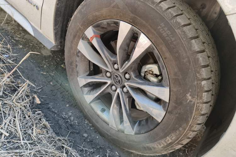Used Toyota Granvia 2024 2.5L Hybrid Prestige PLUS Four-Wheel Drive Version Right Front Wheel Hub