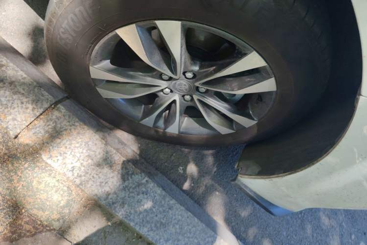 Used Toyota Granvia 2024 2.5L Hybrid Luxury Edition Right Front Wheel Hub