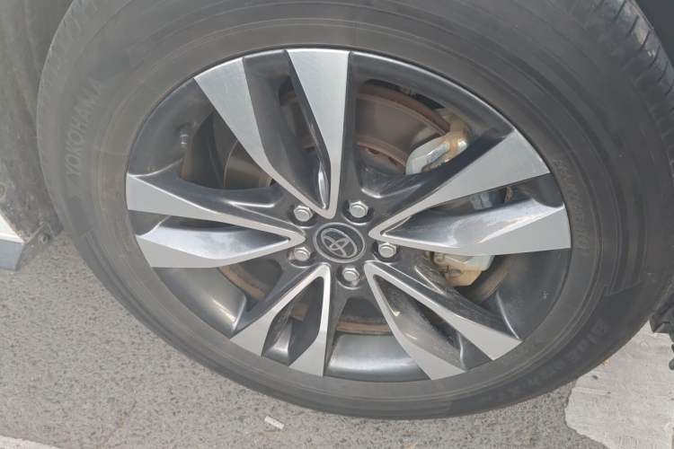 Used Toyota Granvia 2024 2.5L Hybrid Prestige PLUS Four-Wheel Drive Version Right Front Wheel Hub