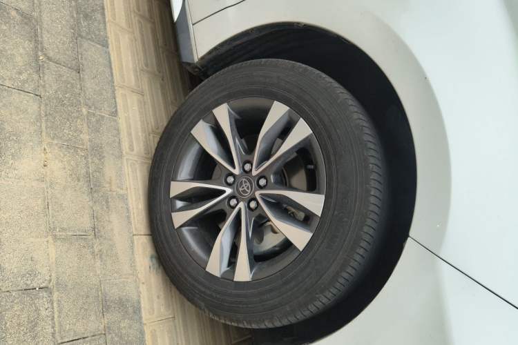 Used Toyota Granvia 2024 2.5L Hybrid Prestige PLUS Four-Wheel Drive Version Right Front Wheel Hub