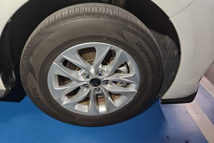 Used Toyota Granvia 2024 2.5L Hybrid Comfort Edition Right Front Wheel Hub