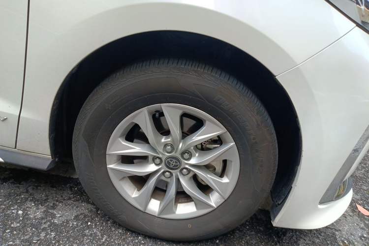Used Toyota Granvia 2024 2.5L Hybrid Comfort Edition Right Front Wheel Hub