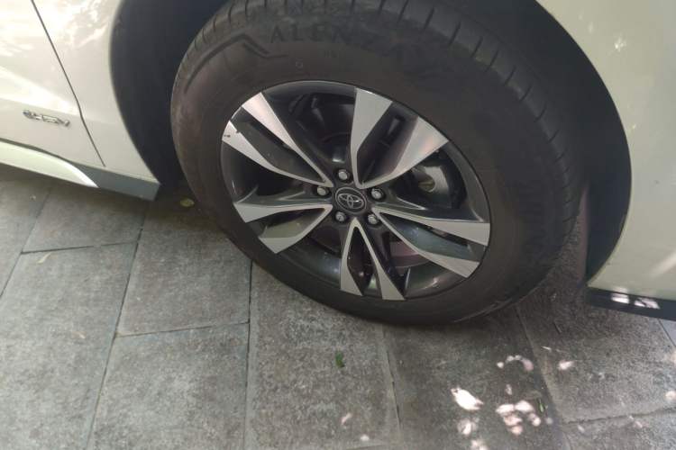 Used Toyota Granvia 2024 2.5L Hybrid Prestige PLUS Four-Wheel Drive Version Right Front Wheel Hub