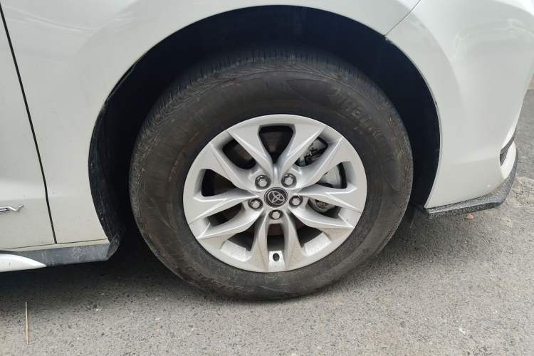 Used Toyota Granvia 2024 2.5L Hybrid Comfort Edition Right Front Wheel Hub