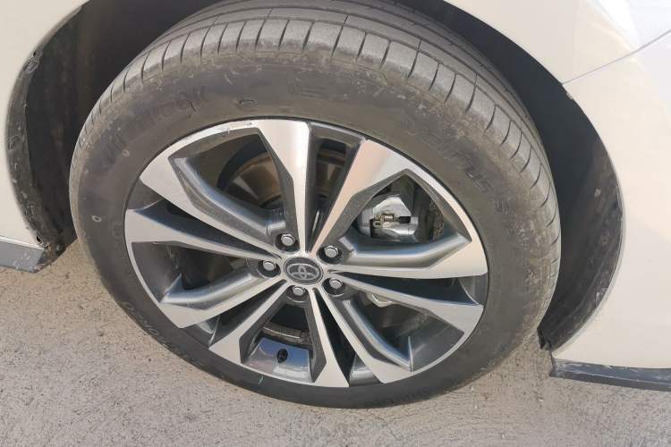 Used Toyota Granvia 2024 2.5L Hybrid Prestige ULTRA Edition Right Front Wheel Hub
