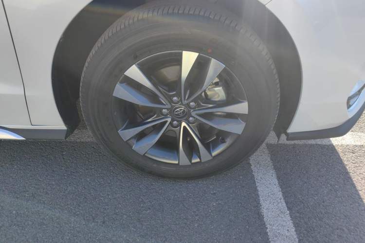 Used Toyota Granvia 2024 2.5L Hybrid Prestige PLUS Four-Wheel Drive Version Right Front Wheel Hub