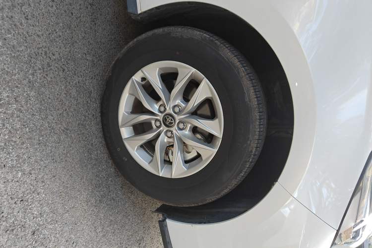 Used Toyota Granvia 2024 2.5L Hybrid Comfort Edition Right Front Wheel Hub