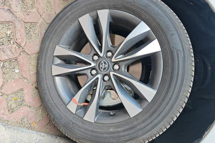 Used Toyota Granvia 2024 2.5L Hybrid Prestige PLUS Four-Wheel Drive Version Right Front Wheel Hub