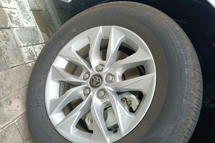 Used Toyota Granvia 2024 2.5L Hybrid Comfort Edition Right Front Wheel Hub