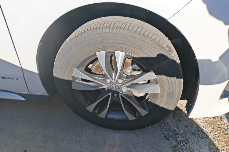 Used Toyota Granvia 2024 2.5L Hybrid Prestige PLUS Four-Wheel Drive Version Right Front Wheel Hub