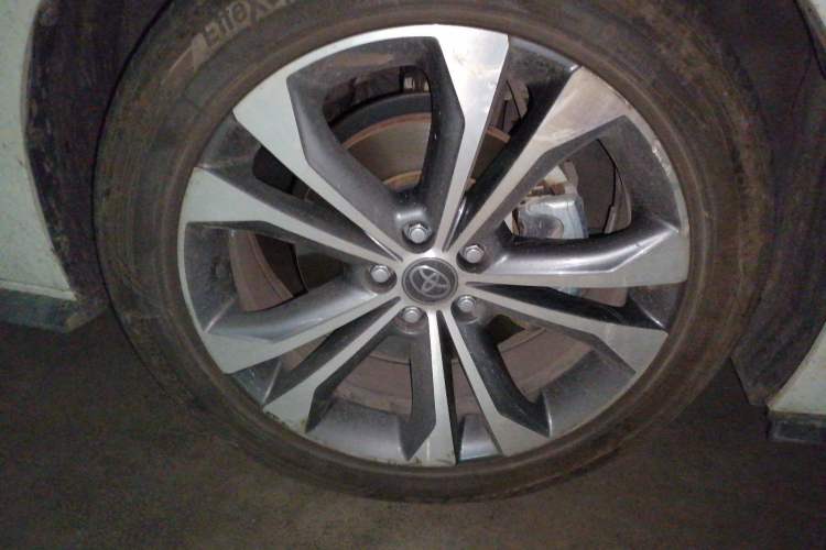 Used Toyota Granvia 2024 2.5L Hybrid Prestige PLUS Edition Right Front Wheel Hub