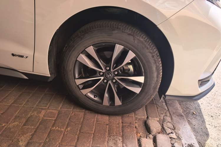 Used Toyota Granvia 2024 2.5L Hybrid Prestige PLUS Four-Wheel Drive Version Right Front Wheel Hub