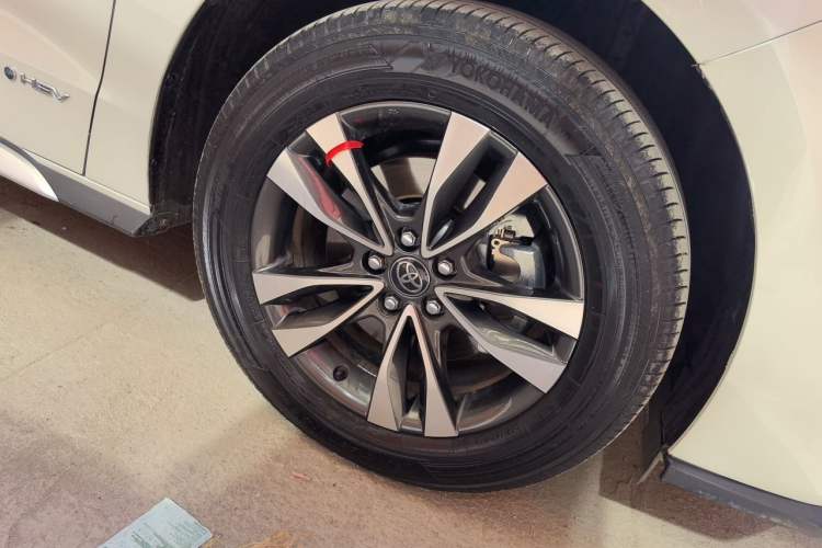 Used Toyota Granvia 2024 2.5L Hybrid Prestige PLUS Four-Wheel Drive Version Right Front Wheel Hub