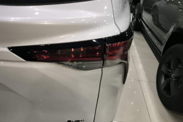 Used Toyota Granvia 2024 2.5L Hybrid Prestige PLUS Edition Right Rear Taillight