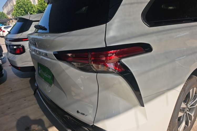Used Toyota Granvia 2024 2.5L Hybrid Luxury Edition Right Rear Taillight