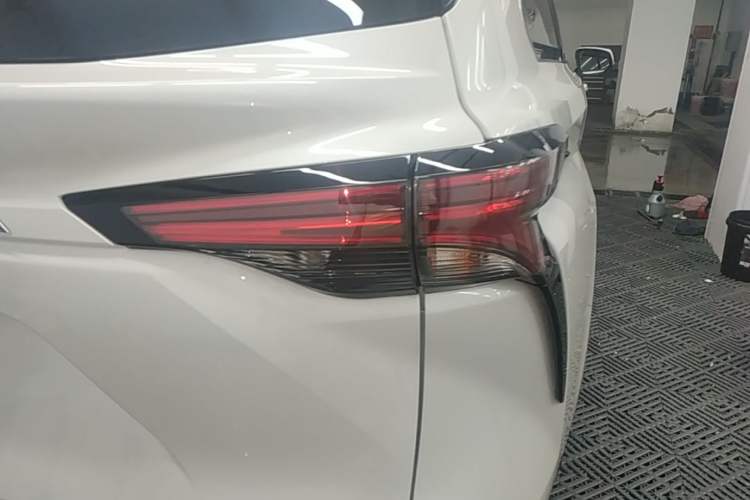 Used Toyota Granvia 2024 2.5L Hybrid Comfort Edition Right Rear Taillight