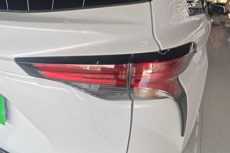 Used Toyota Granvia 2024 2.5L Hybrid Prestige ULTRA Edition Right Rear Taillight