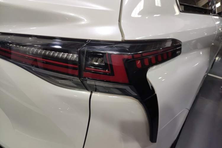Used Toyota Granvia 2024 2.5L Hybrid Prestige ULTRA Edition Right Rear Taillight