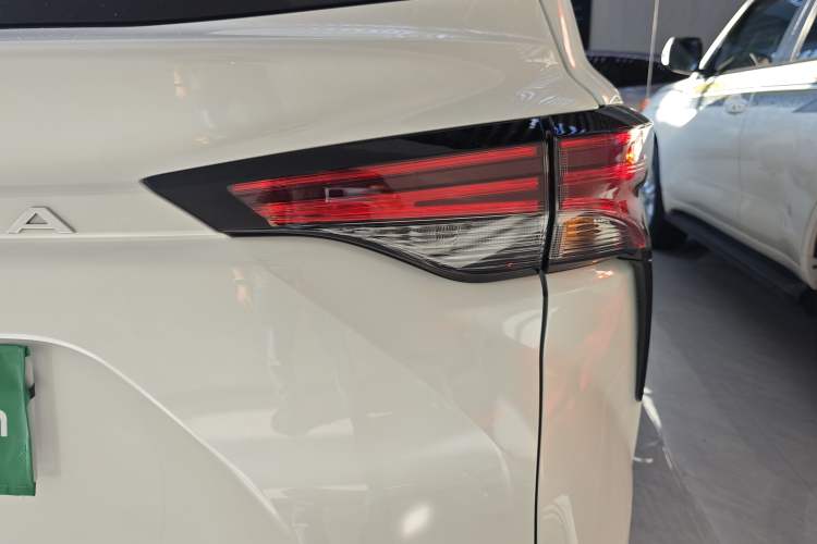 Used Toyota Granvia 2024 2.5L Hybrid Prestige PLUS Edition Right Rear Taillight