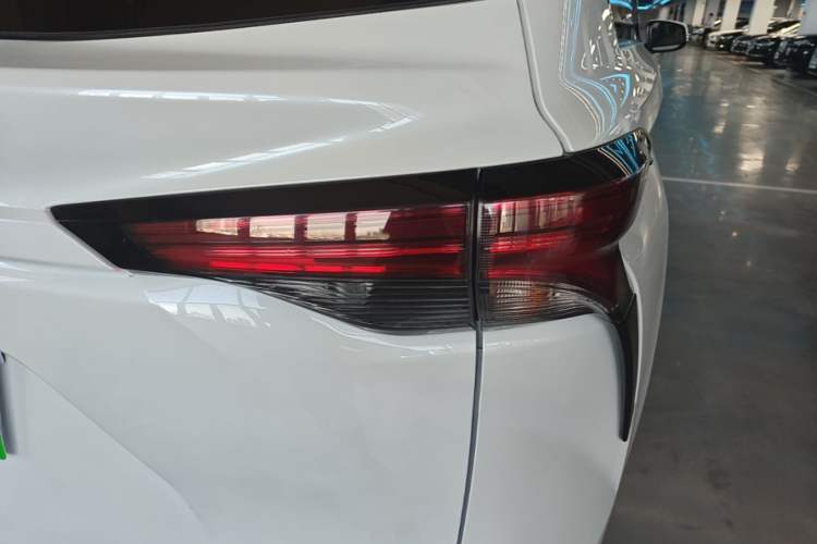 Used Toyota Granvia 2024 2.5L Hybrid Comfort Edition Right Rear Taillight