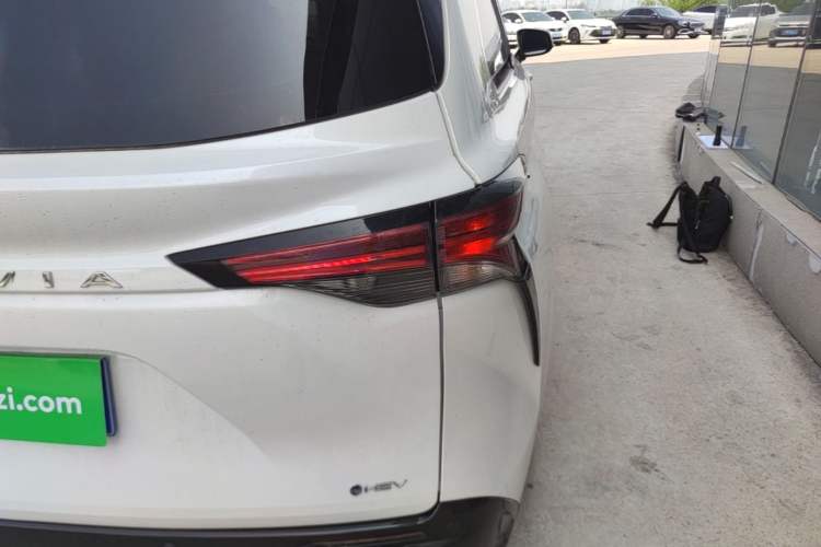 Used Toyota Granvia 2024 2.5L Hybrid Luxury Edition Right Rear Taillight