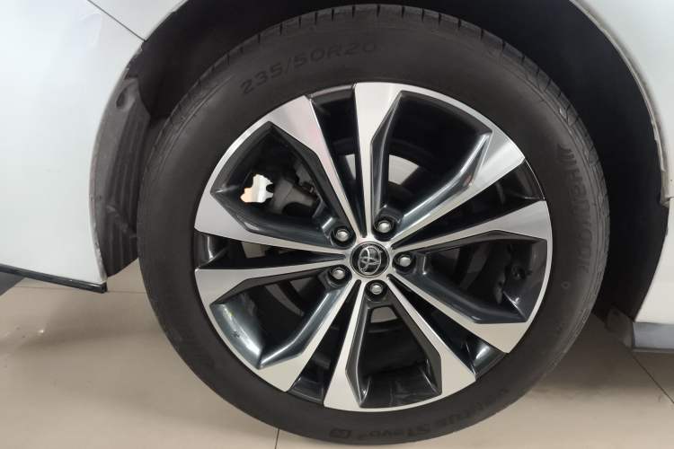 Used Toyota Granvia 2024 2.5L Hybrid Prestige PLUS Edition Right Rear Wheel Hub