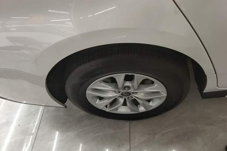 Used Toyota Granvia 2024 2.5L Hybrid Comfort Edition Right Rear Wheel Hub
