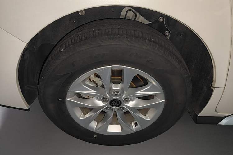 Used Toyota Granvia 2024 2.5L Hybrid Comfort Edition Right Rear Wheel Hub