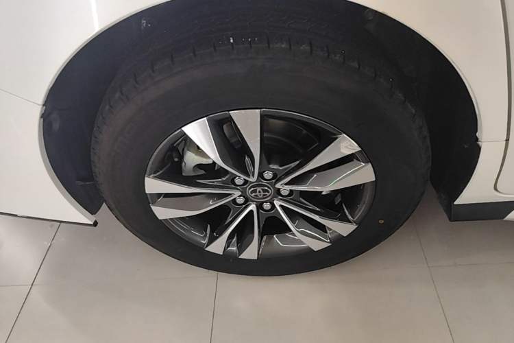 Used Toyota Granvia 2024 2.5L Hybrid Prestige PLUS Four-Wheel Drive Version Right Rear Wheel Hub