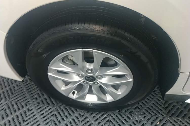 Used Toyota Granvia 2024 2.5L Hybrid Comfort Edition Right Rear Wheel Hub