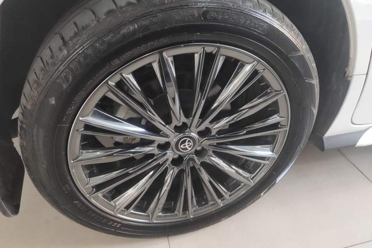 Used Toyota Granvia 2024 2.5L Hybrid Comfort Edition Right Rear Wheel Hub