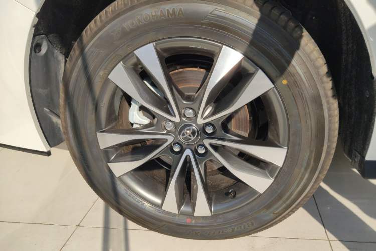 Used Toyota Granvia 2024 2.5L Hybrid Prestige PLUS Four-Wheel Drive Version Right Rear Wheel Hub