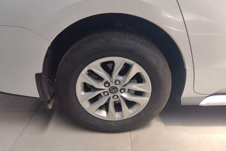 Used Toyota Granvia 2024 2.5L Hybrid Comfort Edition Right Rear Wheel Hub