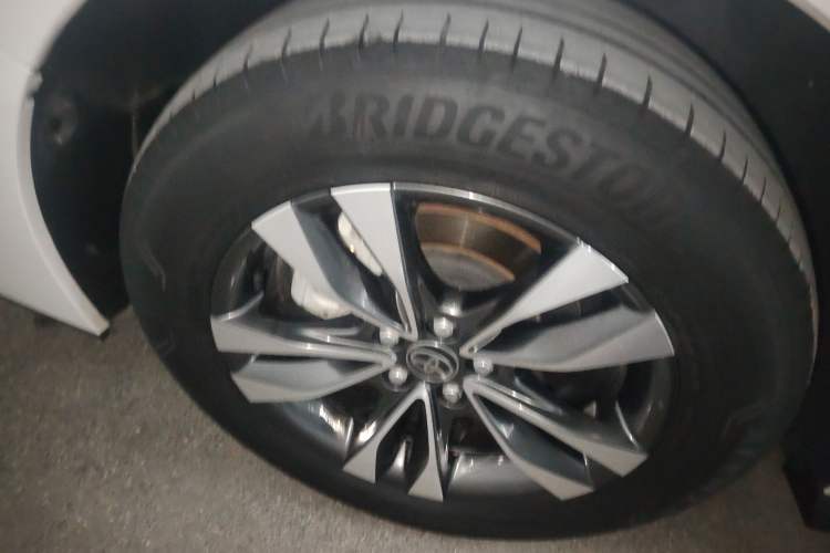 Used Toyota Granvia 2024 2.5L Hybrid Prestige PLUS Four-Wheel Drive Version Right Rear Wheel Hub