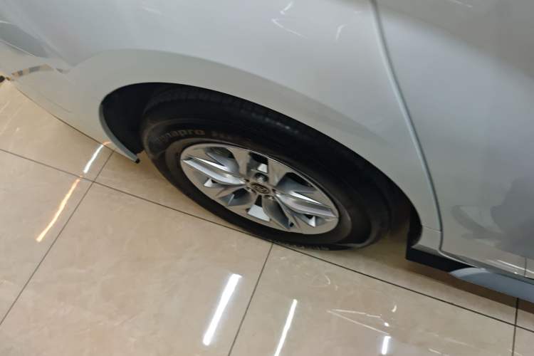 Used Toyota Granvia 2024 2.5L Hybrid Comfort Edition Right Rear Wheel Hub