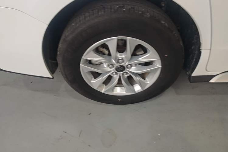 Used Toyota Granvia 2024 2.5L Hybrid Comfort Edition Right Rear Wheel Hub